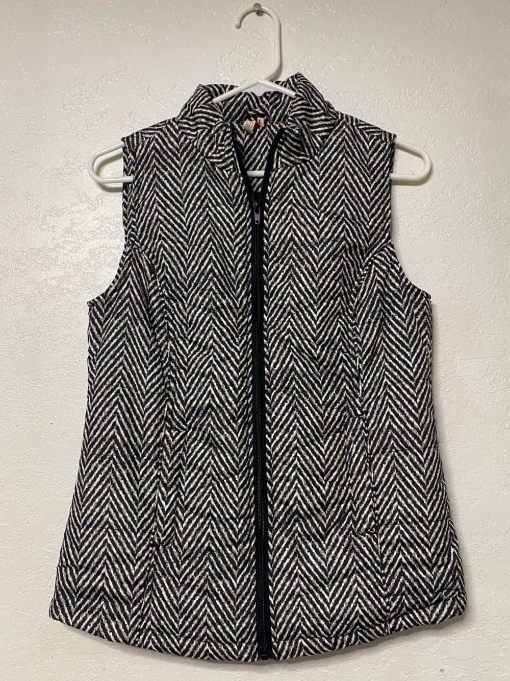 Red Camel Black & White Herringbone Zip Vest Small